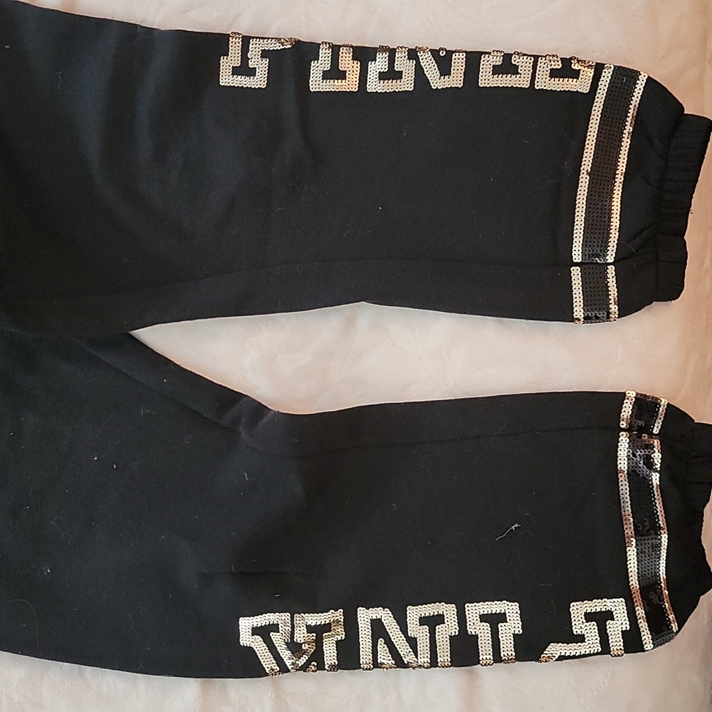 PiNK sweats